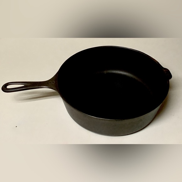 Mid Century Vintage Wagner Ware #8 10” Cast Iron Skillet - Picture 16 of 16